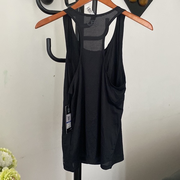 NWT Under Armour Sleeveless Shirt Tank Top Athletic Size YXL Girls Fitted - Picture 6 of 7